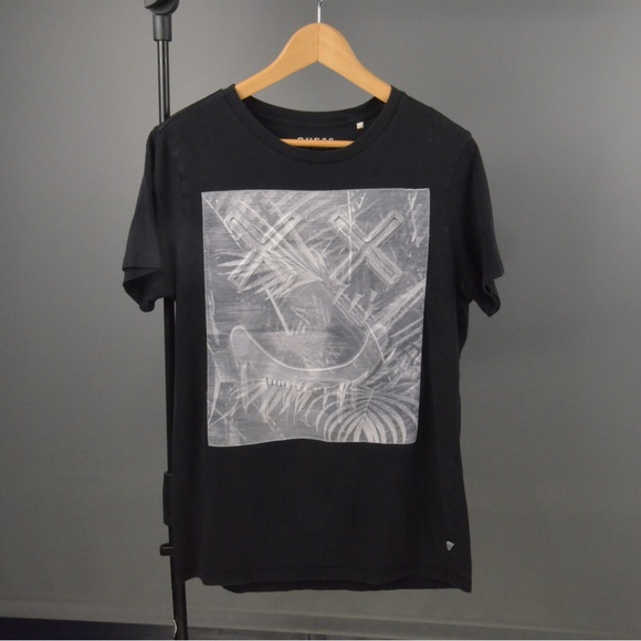 Guess tee with black and white print